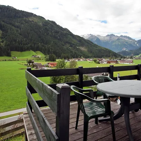 Quiet Chalet With Pool In Wald Im Pinzgau *